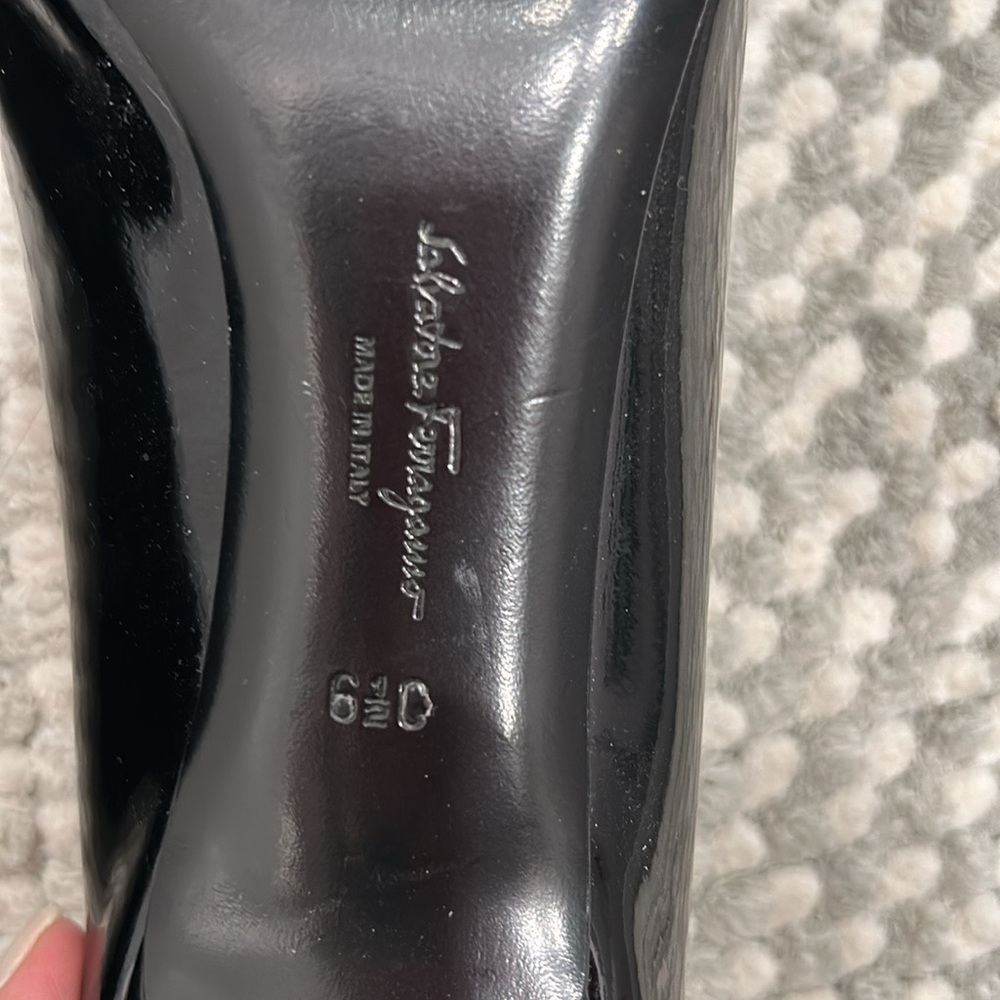 Salvatore Ferragamo all patent pumps - Picture 3 of 6